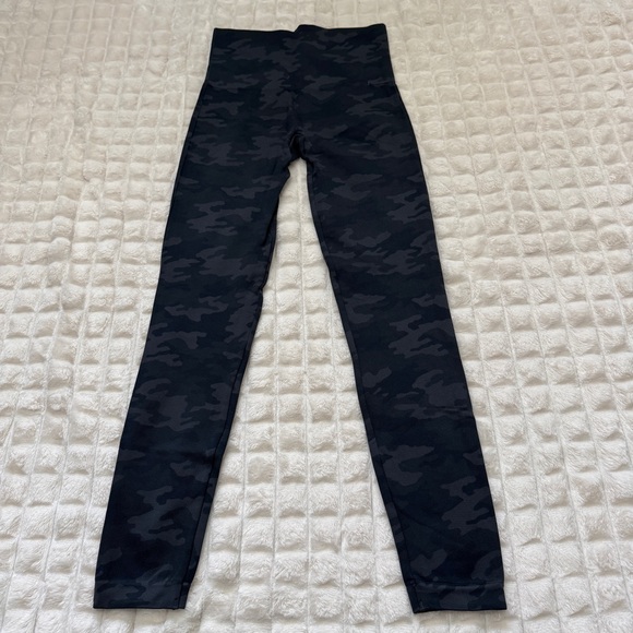 Spanx Medium LOT of Three Look At Me Now Seamless Leggings ~ Slimming Comfort - Picture 2 of 9